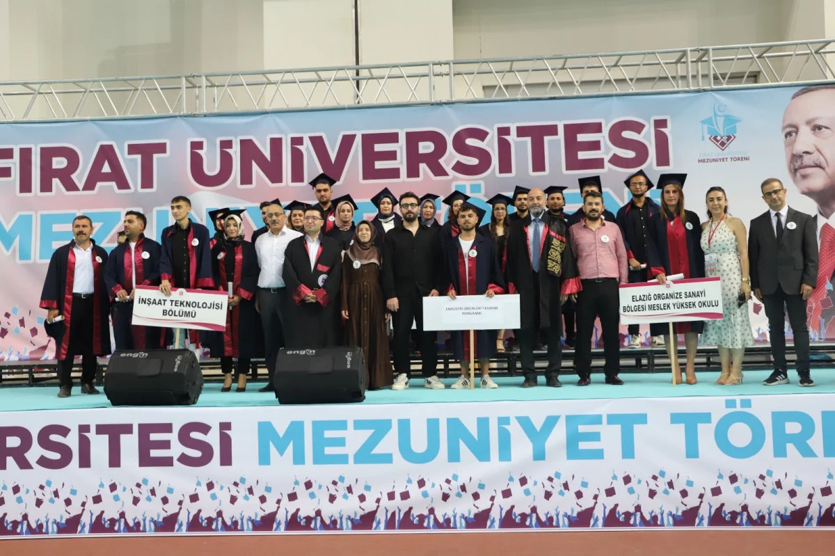 Fırat Üniversitesi Mezuniyet Coşkusu: Yeni Mezunlar Diplomalarını Gururla Aldı